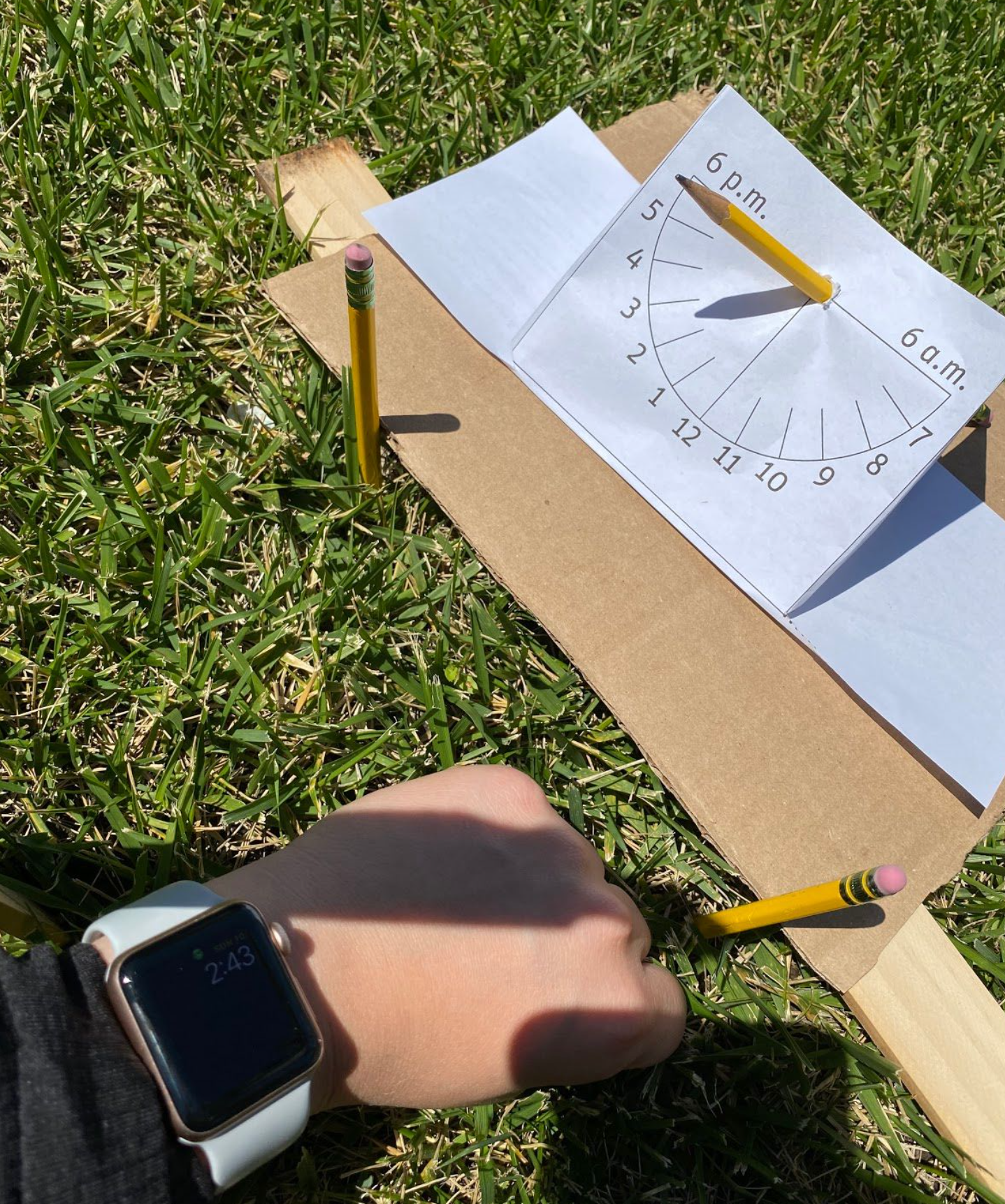 Sundial and Watch between 2:30 and 3:00